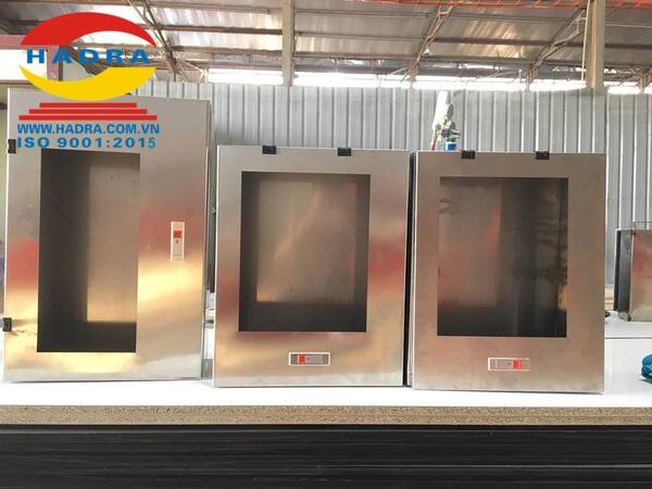 Vỏ tủ điện 300x400x200 loại Inox có độ bền cực cao
