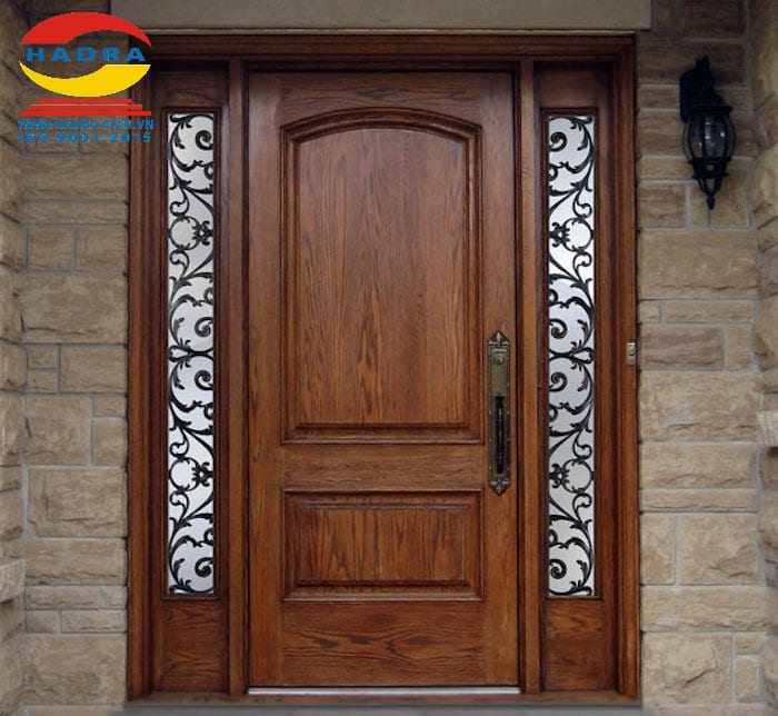 Có nên làm cửa chính bằng cửa thép vân gỗ tại Vĩnh Phúc không?