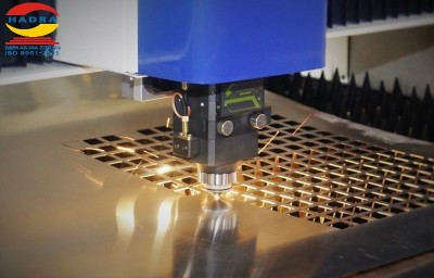Cách hoạt động và ứng dụng máy cắt Laser Nhôm tấm trong sản xuất máy