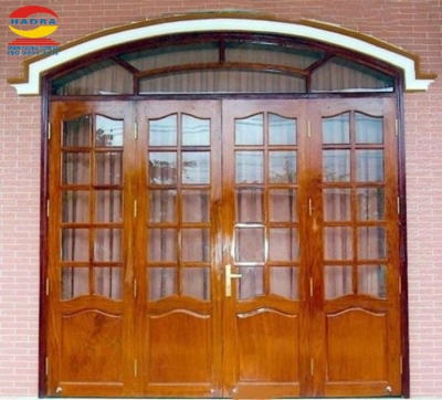 Tại sao bạn nên chọn mẫu cửa sắt vân gỗ 4 cánh cho cửa đi chính?
