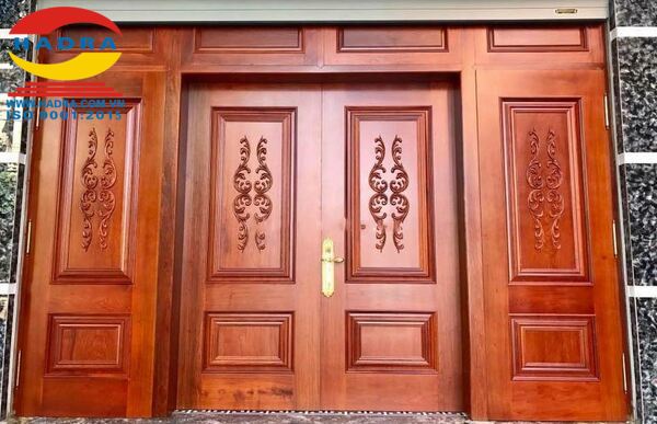Lắp đặt cửa thép vân gỗ Goonsan cho biệt thự có hợp không?