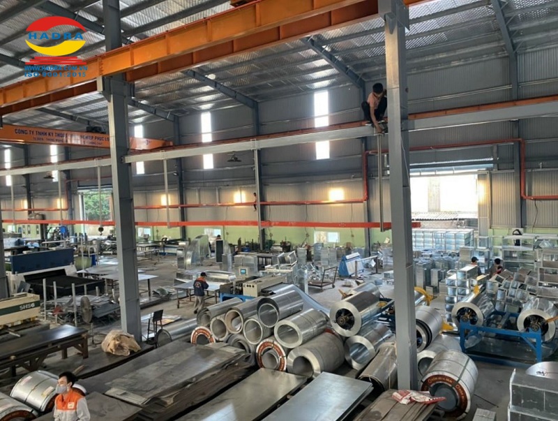 Sản xuất ống gió tại nhà máy Hadra